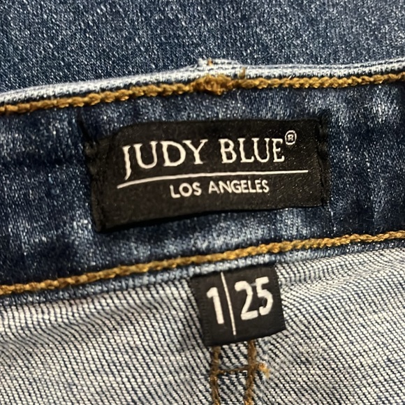 Judy Blue “Star of the Show” jeans size 1/25 (Slim Fit) - Picture 5 of 6